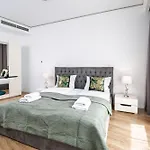 About Art - Ovo Apartment