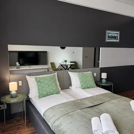 About Art - Ovo * ורוצלב